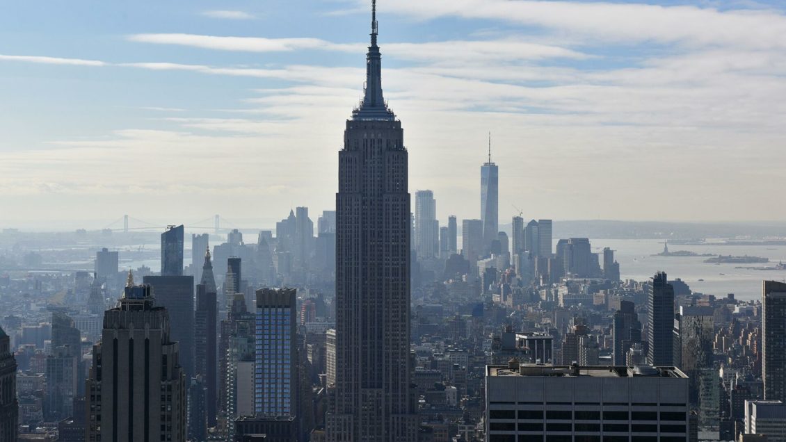 В Нью-Йорке паром со 125 людьми сел на мель В Нью-Йорке паром со 125 людьми сел на мель