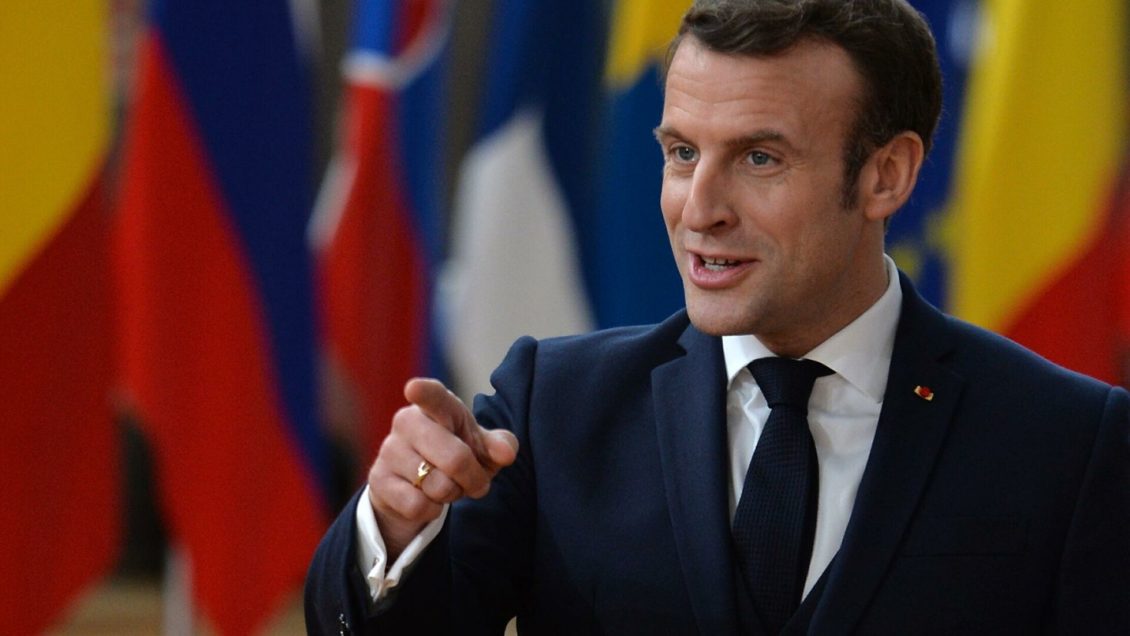 На глазах у жены… Полуголая модель опозорилась на встрече с Макроном На глазах у жены… Полуголая модель опозорилась на встрече с Макроном