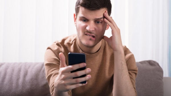 Эксперт сообщил о рисках покупки смартфона с рук