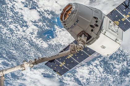 Американский Dragon пристыковался к МКС