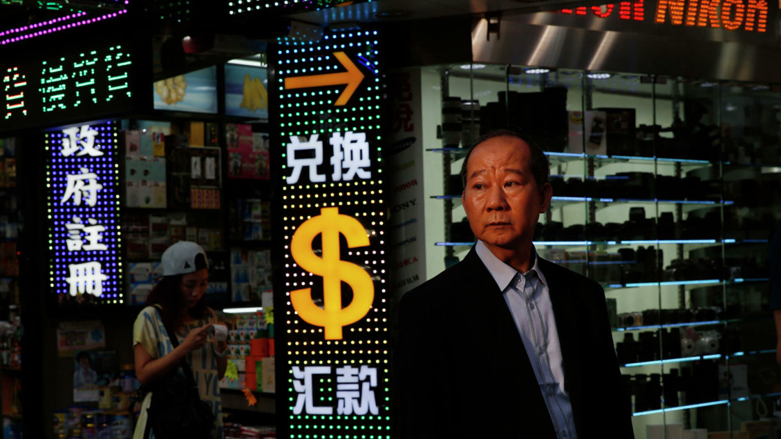 Россиянам объяснили, что делать с долларами после решения ФНБ