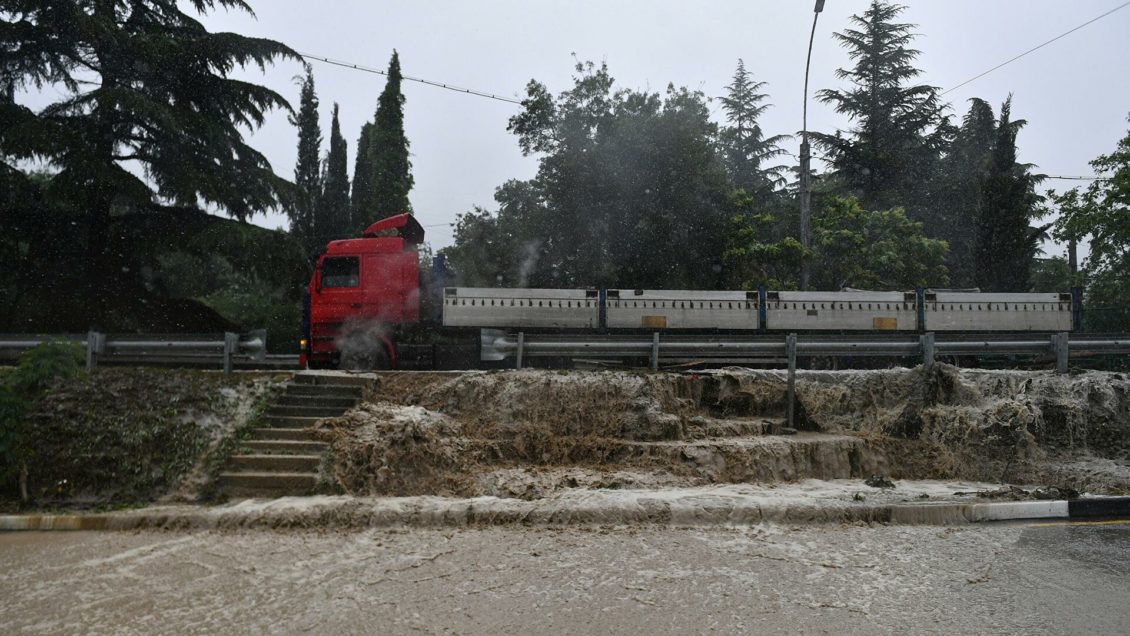 Власти рассказали о восстановлении водоснабжения после потопа в Ялте Власти рассказали о восстановлении водоснабжения после потопа в Ялте