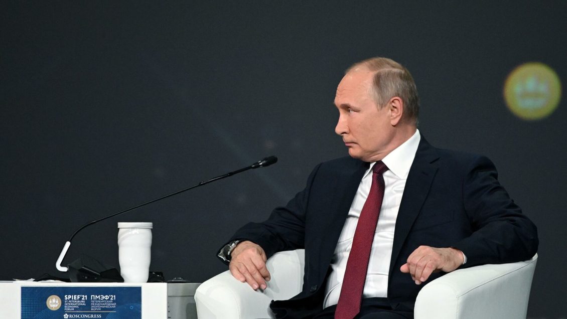 Володин рассказал о повестке, которую предложил Путин на ПМЭФ 