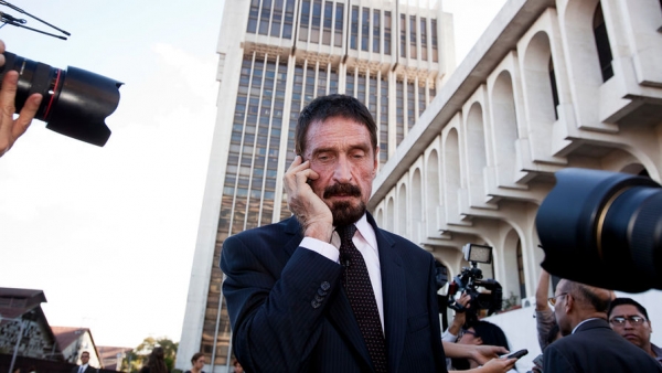 Вдова основателя компании McAfee обвинила власти США в смерти мужа