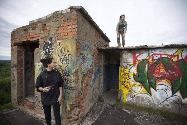 Под завалами