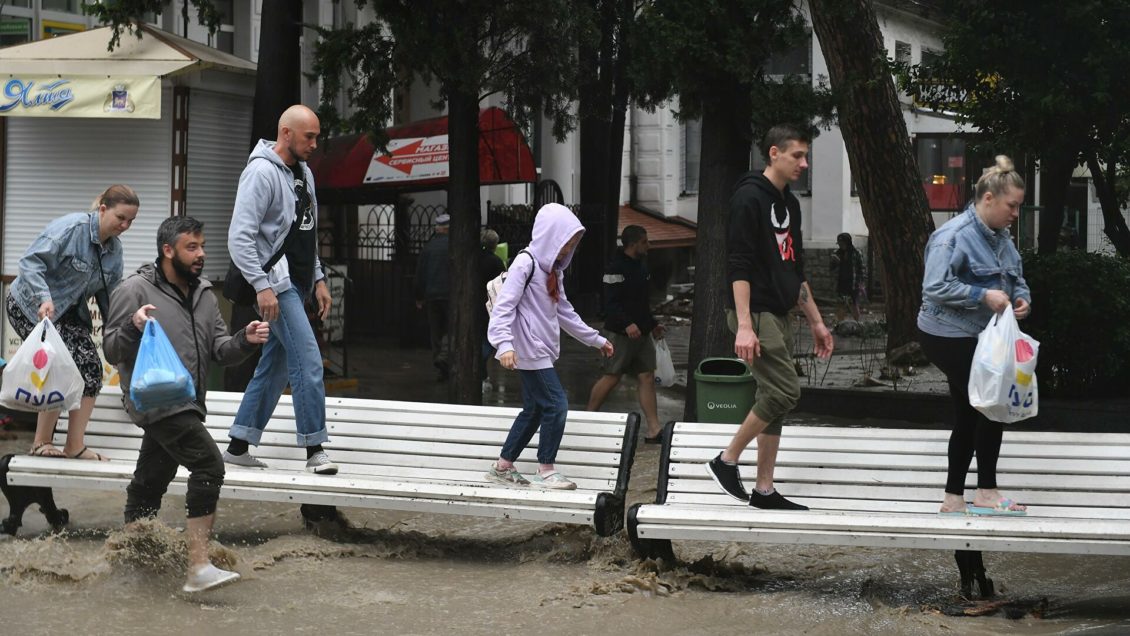 В Ялте оценили необходимость эвакуации людей из-за подтопления В Ялте оценили необходимость эвакуации людей из-за подтопления