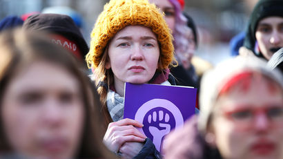 Два пола на выбор: люди с &laquo;Х-гендером&raquo; в загранпаспорте не смогут попасть в Россию