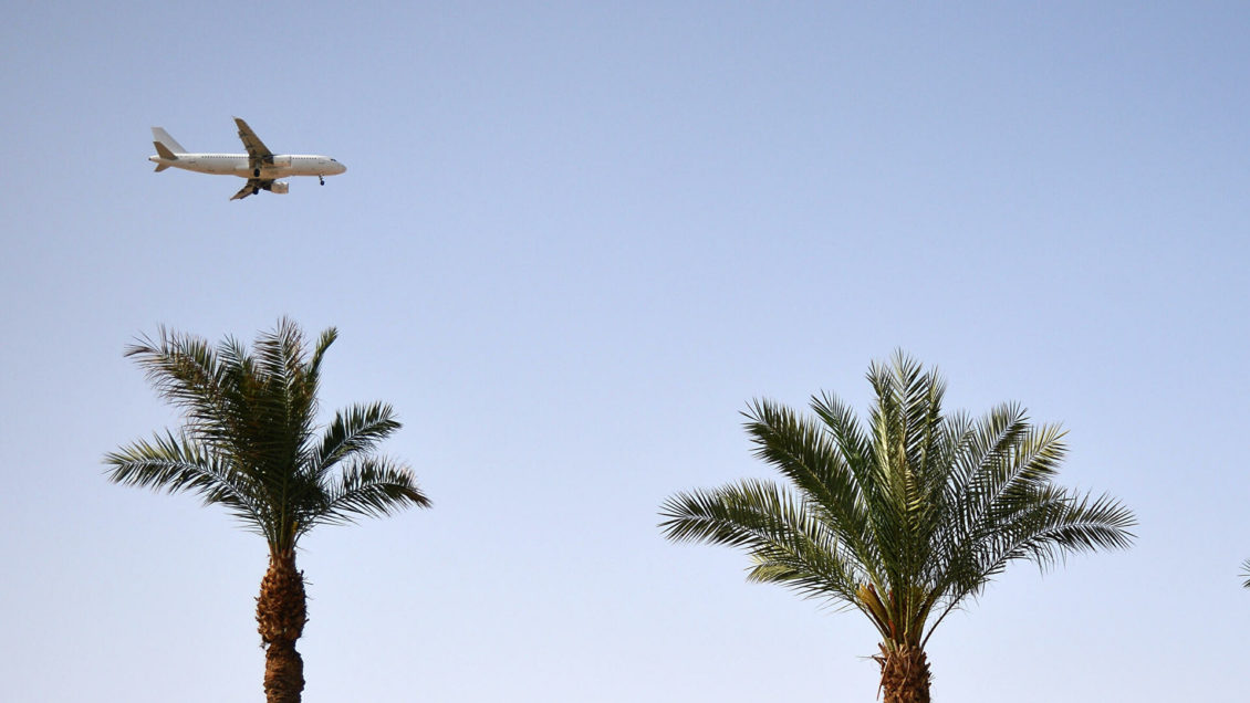 Путин отменил запрет полетов на курорты Египта Путин отменил запрет полетов на курорты Египта