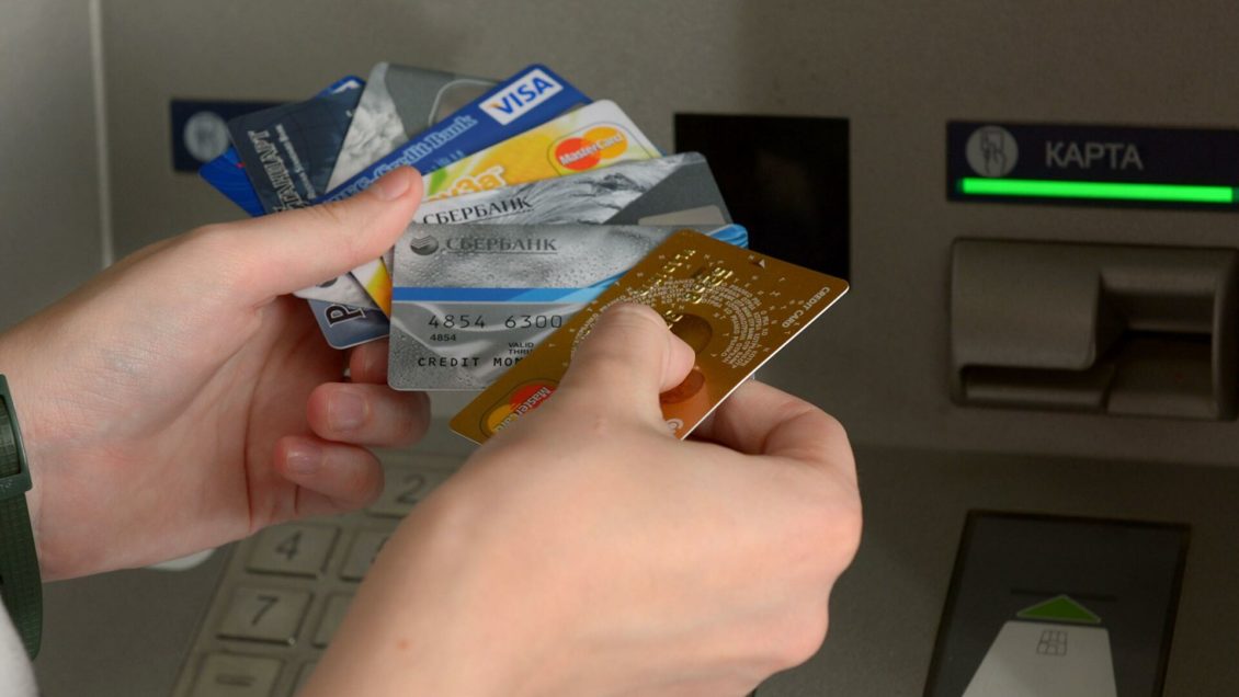 На госуслугах открыли форму подачи заявления на "школьные" выплаты