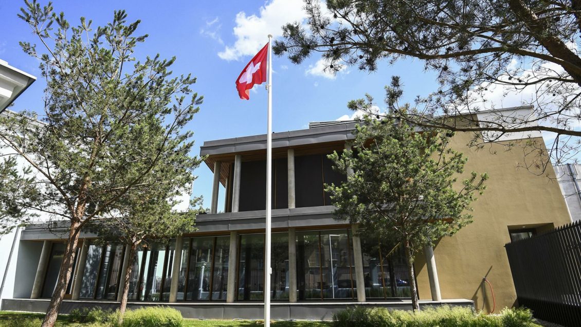 Переводчица Полуэктова пожаловалась на заместителя посла Швейцарии Переводчица Полуэктова пожаловалась на заместителя посла Швейцарии