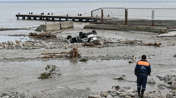 В Ялте дождь привел к локальным подтоплениям В Ялте дождь привел к локальным подтоплениям