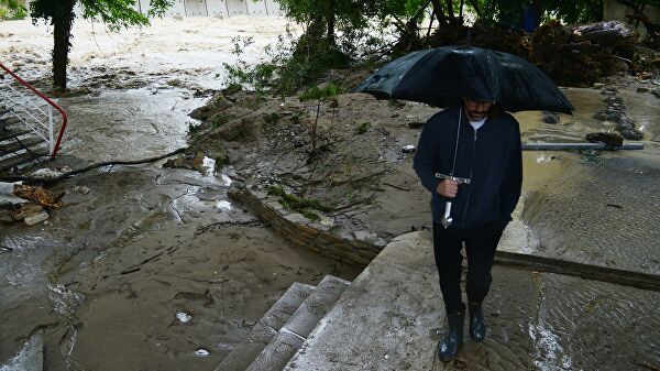 Мэр Сочи оценил ущерб от наводнения на курорте Мэр Сочи оценил ущерб от наводнения на курорте