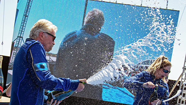 Космонавты рассказали, что пережил Брэнсон во время полета