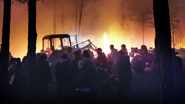 Дым от пожаров в Якутии прошел вдоль Байкала и накрыл Иркутск Дым от пожаров в Якутии прошел вдоль Байкала и накрыл Иркутск