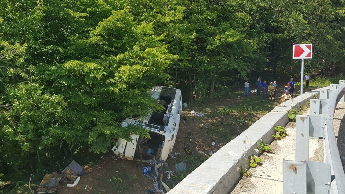 В Хабаровск рейсовый автобус врезался в опору освещения В Хабаровск рейсовый автобус врезался в опору освещения