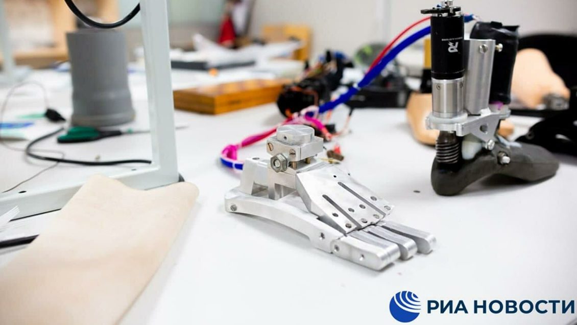 В России создали протез ноги, обученный нейросетью ходить В России создали протез ноги, обученный нейросетью ходить