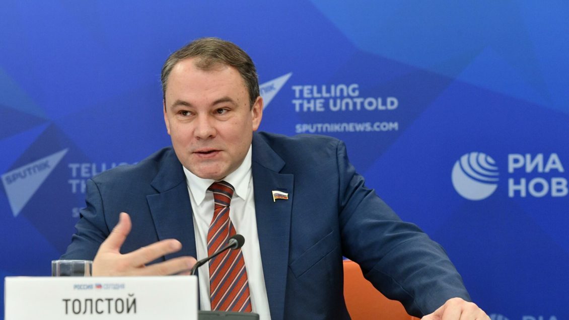 Западу не удастся "задурить украинцев", заявил Толстой