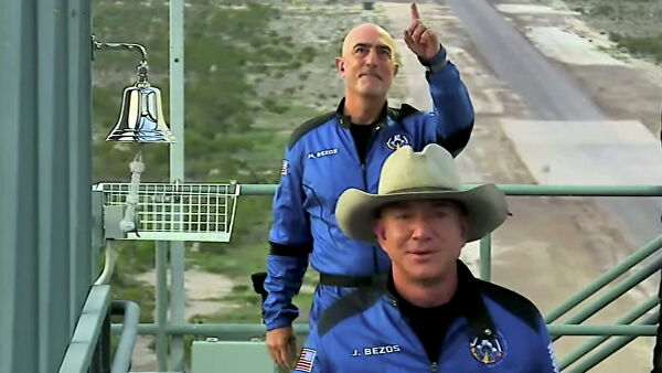 Безос поделился впечатлениями от полета в космос