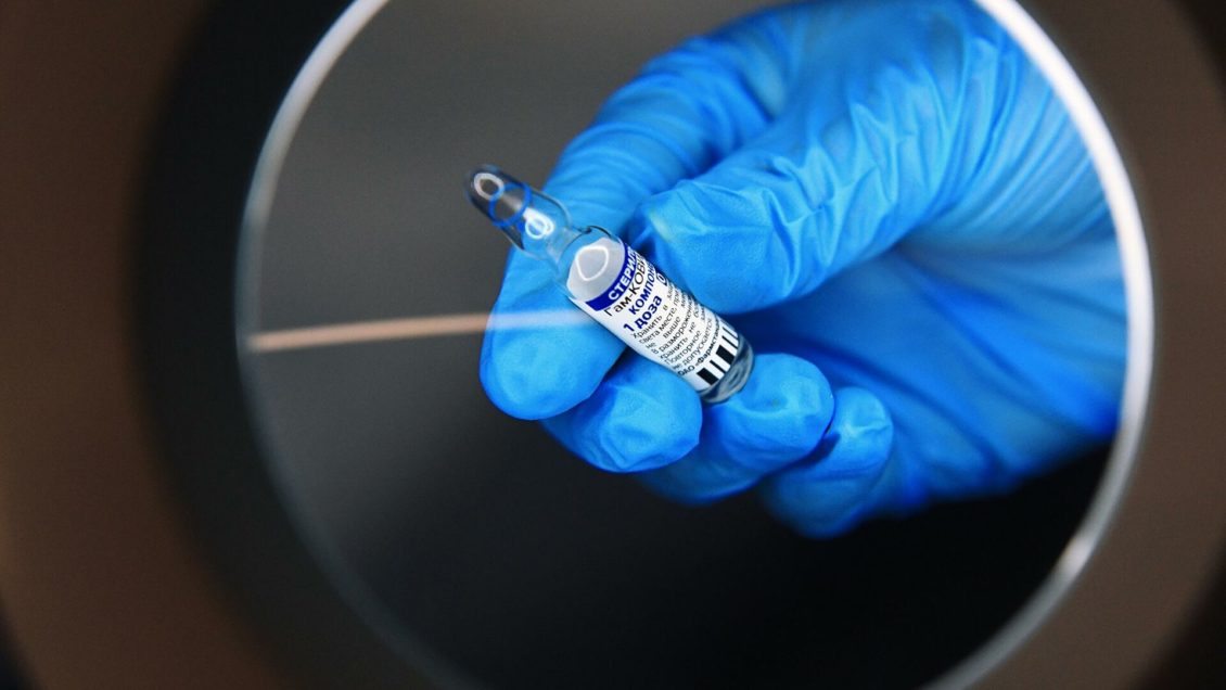 "Я страшно боялась". Родители рассказали о вакцинации детей от коронавируса "Я страшно боялась". Родители рассказали о вакцинации детей от коронавируса