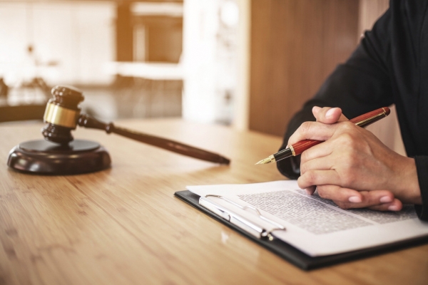 Палата адвокатов напомнила о запрете защитникам работать по найму Палата адвокатов напомнила о запрете защитникам работать по найму