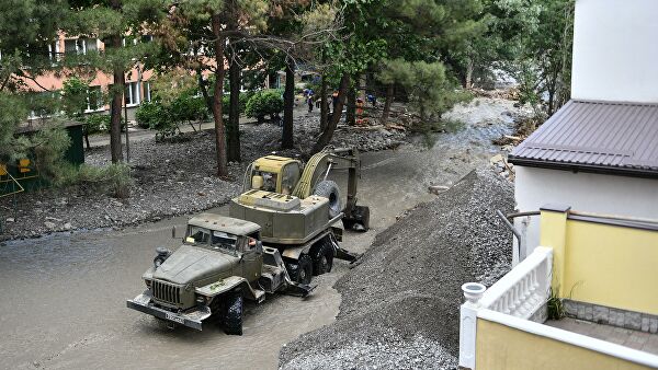 В Ялте дождь привел к локальным подтоплениям В Ялте дождь привел к локальным подтоплениям