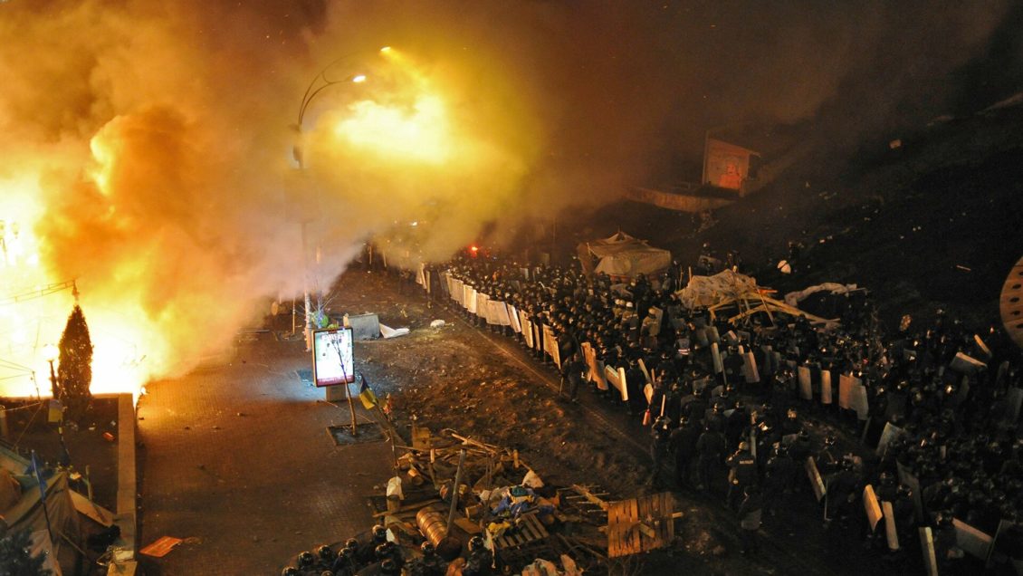 Западу не удастся "задурить украинцев", заявил Толстой