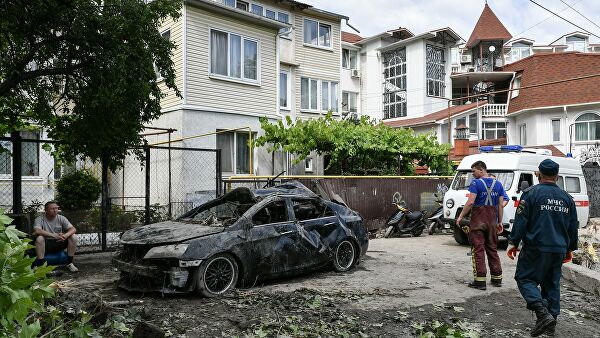 В Ялте дождь привел к локальным подтоплениям В Ялте дождь привел к локальным подтоплениям