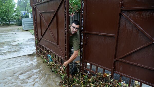 Мэр Сочи оценил ущерб от наводнения на курорте Мэр Сочи оценил ущерб от наводнения на курорте