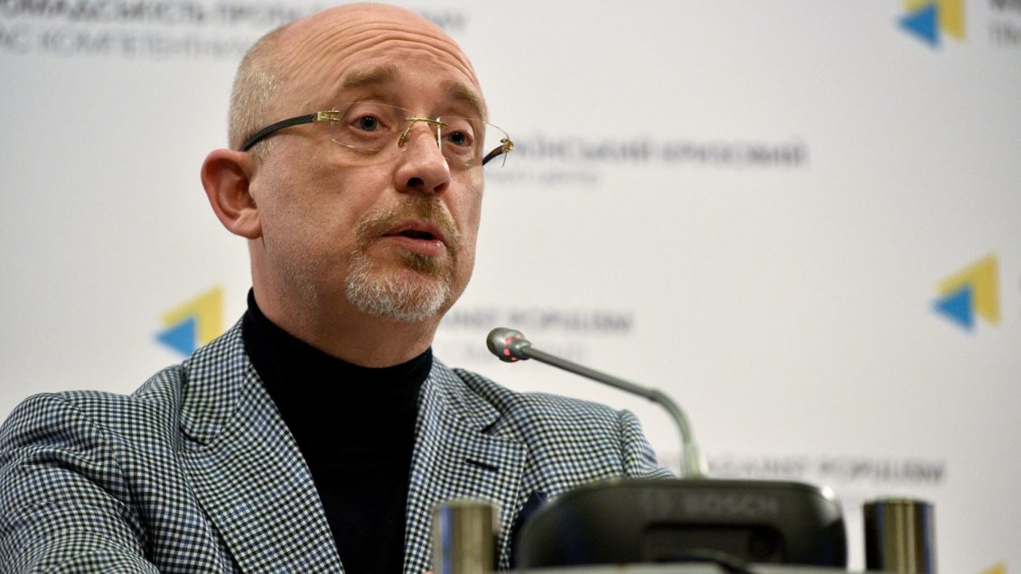 Неизвестные напали на митингующих у посольства Белоруссии в Киеве Неизвестные напали на митингующих у посольства Белоруссии в Киеве