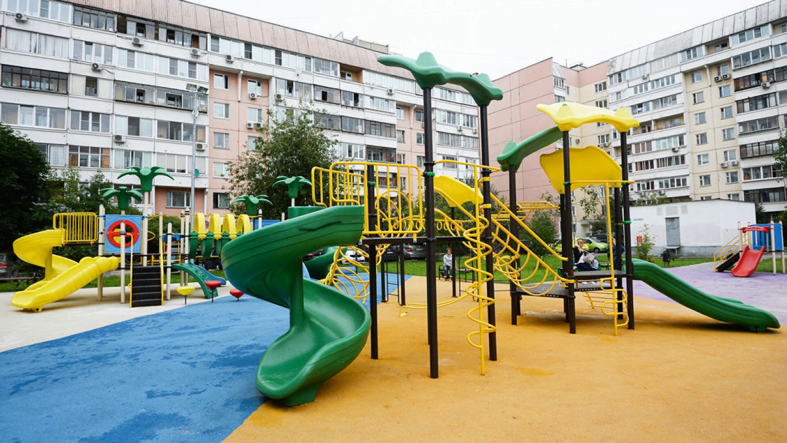 На детской площадке в Симферополе ребенок получил перелом черепа На детской площадке в Симферополе ребенок получил перелом черепа