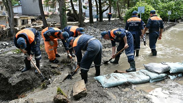 В Ялте дождь привел к локальным подтоплениям В Ялте дождь привел к локальным подтоплениям