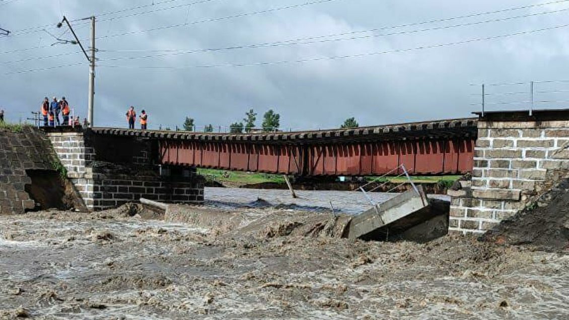 В Забайкальском крае восстановили движение поездов через реку Ареда В Забайкальском крае восстановили движение поездов через реку Ареда