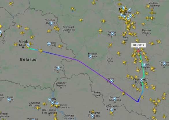 Лайнер Belavia, летевший из Минска в Анталию, подал сигнал бедствия и развернулся к Москве (КАРТА)