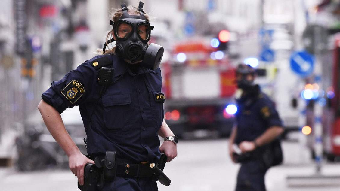 Суд приговорил мигранта, напавшего с ножом на прохожих в Швеции, к пожизненному заключению