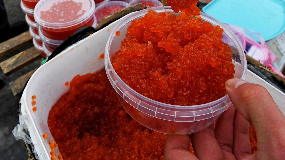 В Благовещенске красная икра первой путины стоит 10 тысяч рублей за кг