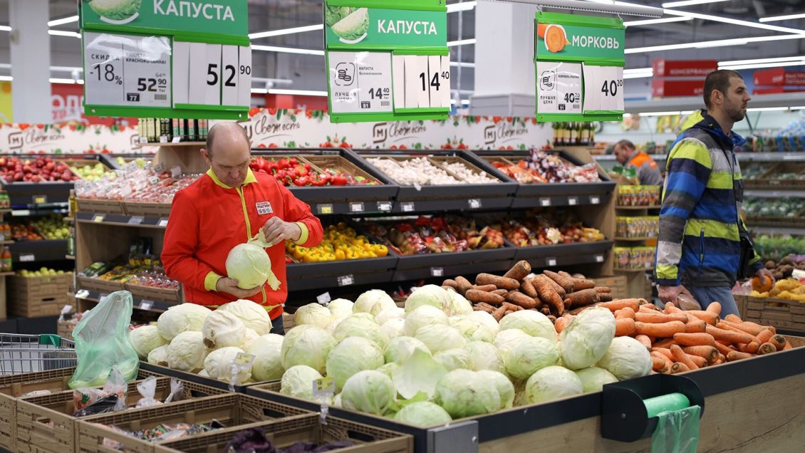В Госдуме призвали ретейлеров снизить цены на социально значимые продукты