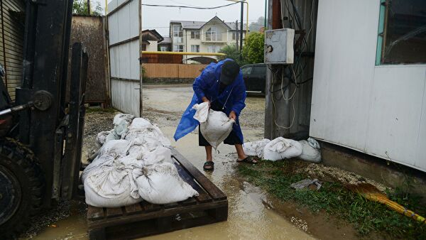 Мэр Сочи оценил ущерб от наводнения на курорте Мэр Сочи оценил ущерб от наводнения на курорте