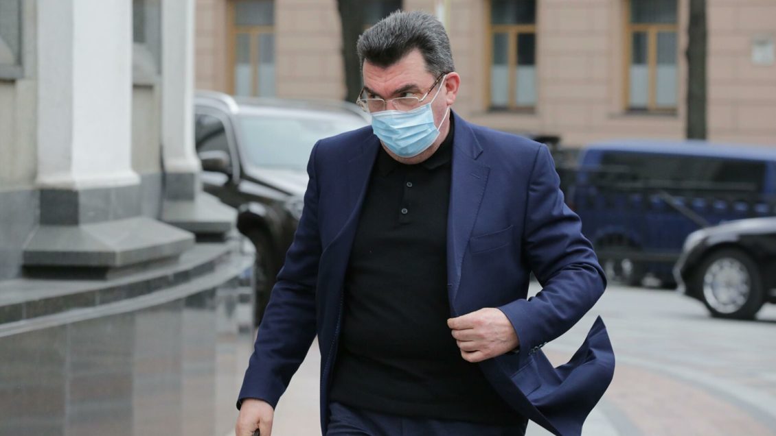 Секретарь СНБО Украины Алексей Данилов заявил, что предприятия Дмитрия Фирташа нельзя закрывать