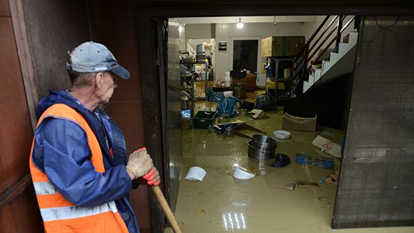 Мэр Сочи оценил ущерб от наводнения на курорте Мэр Сочи оценил ущерб от наводнения на курорте