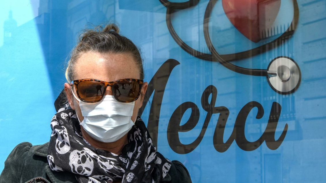 Парламент Франции принял законопроект о санитарных пропусках