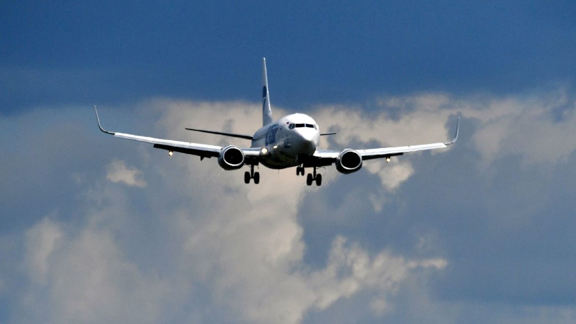 В самолете рейса Москва — Иркутск сработал сигнал о разгерметизации