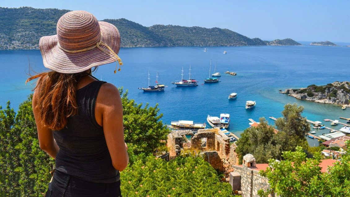 В Греции владелец фармкомпании назвал "фашистскими" правительственные меры против невакцинированных