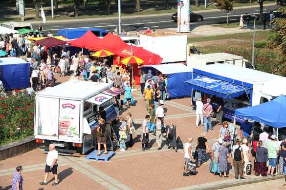 Глава ДНР проинспектировал продовольственную ярмарку в Донецке (ФОТО)