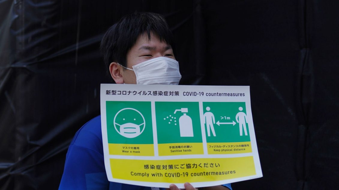 Неизвестное вещество черного цвета обнаружили в одной ампуле и двух шприцах в прививочном пункте в городе Наха Неизвестное вещество черного цвета обнаружили в одной ампуле и двух шприцах в прививочном пункте в городе Наха