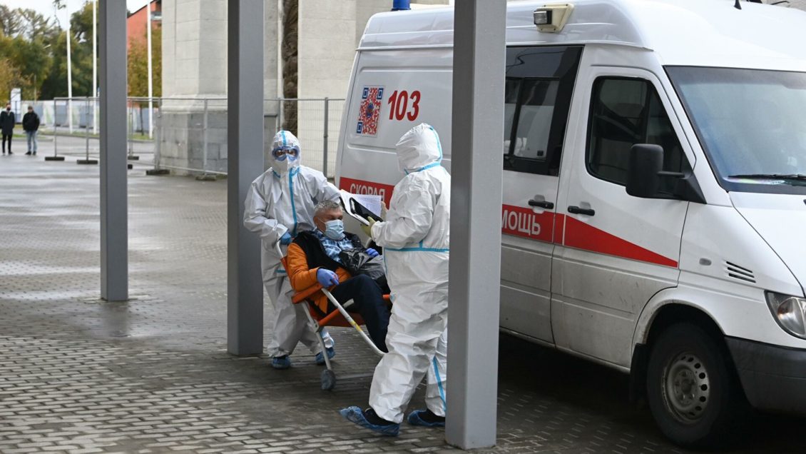 Ученые установили, почему пожилые люди тяжелее переносят COVID-19 Ученые установили, почему пожилые люди тяжелее переносят COVID-19