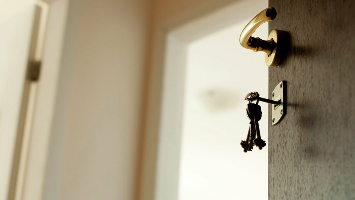 "Известия": в России заметно снизились цены на жилье