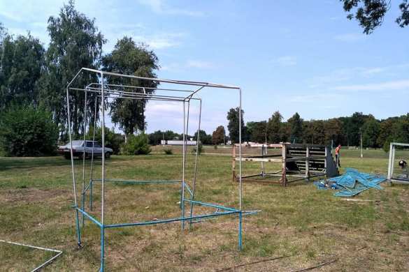 Дискотека в концлагере: нацисты в Конотопе устраивают праздник на могиле (ФОТО)