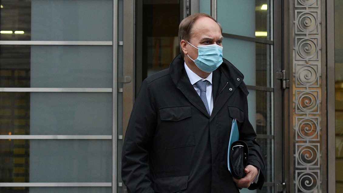 Антонов: Россия выдала 22 визы сотрудникам посольства США, в ответ получила продление лишь одной