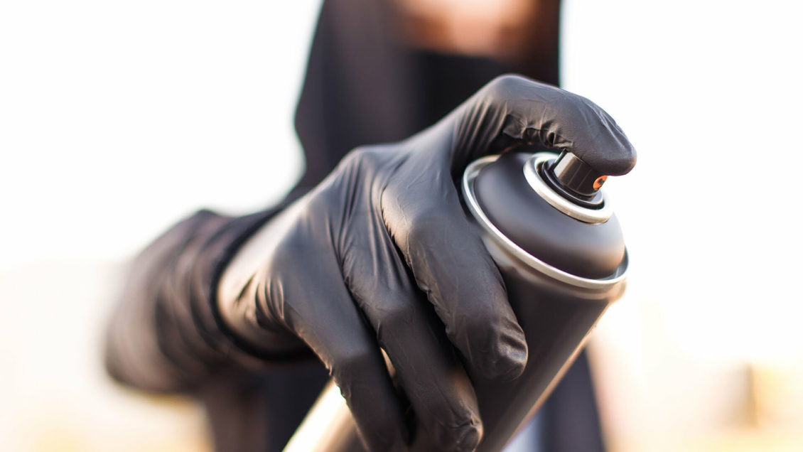 ProБердянск: на украинском курорте неизвестные разрисовали краской автомобили с российскими номерами