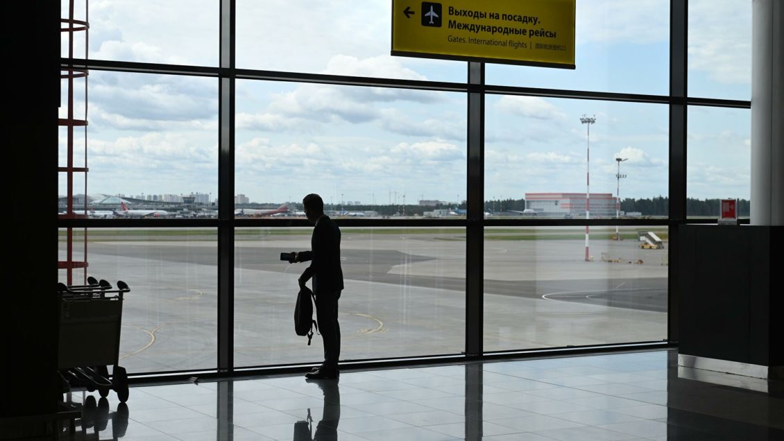 Ребенок травмировал руку в лифте аэропорта Шереметьево Ребенок травмировал руку в лифте аэропорта Шереметьево